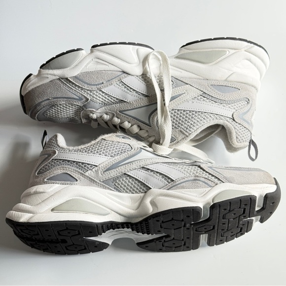 Reebok Men’s Retro Classic Sneakers Size 10.5 Grey Beige Mesh Suede Comfort - Picture 3 of 10